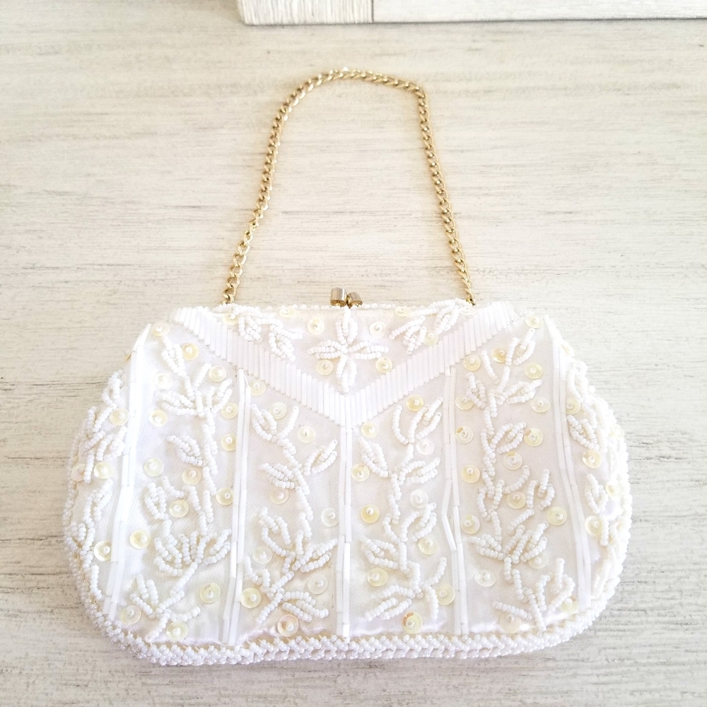 Vintage handed beaded wristlet ll Vogue